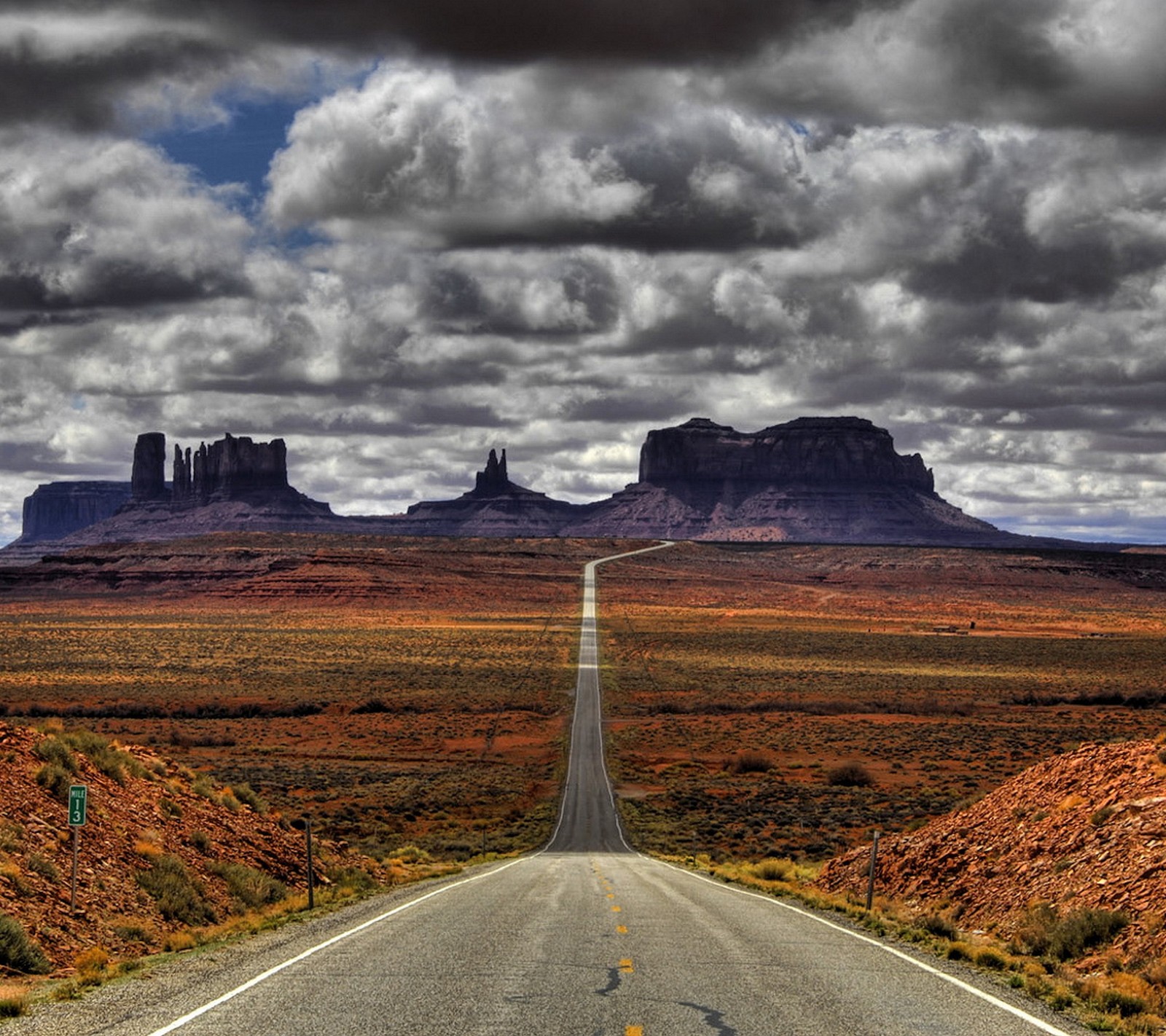 Arafed road in the middle of a desert with a mountain in the distance (awesome, beauty, desert, mountain, nature)