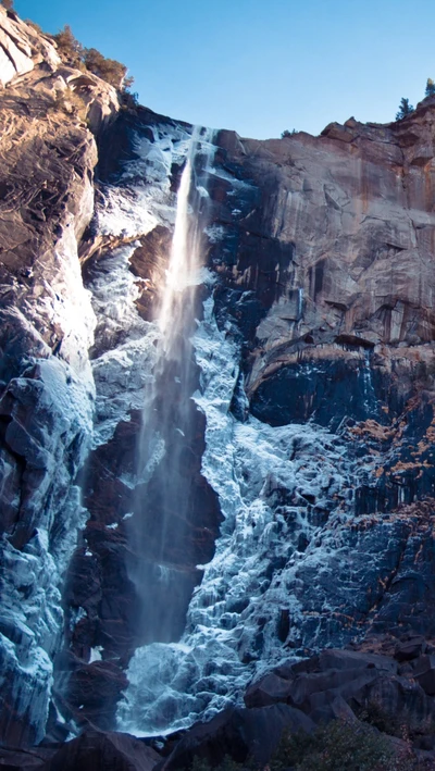 Majestuosa Cascada Congelada Cayendo Por Acantilados Azules Helados