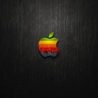 Logo Apple rétro coloré sur un fond en cuir noir