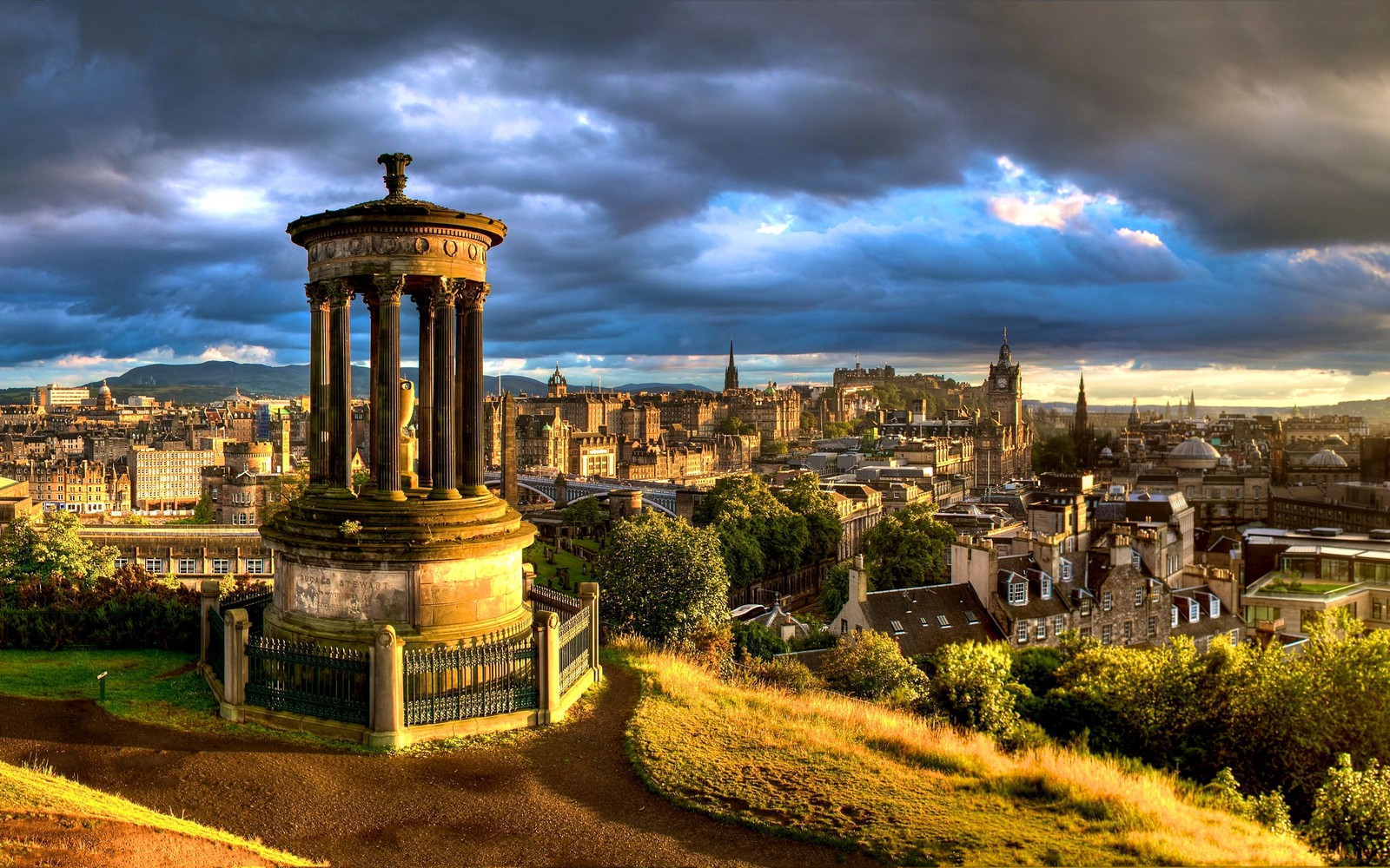 Lade dugald stewart monument, calton hill, denkmal, sehenswürdigkeit, wahrzeichen Hintergrund herunter