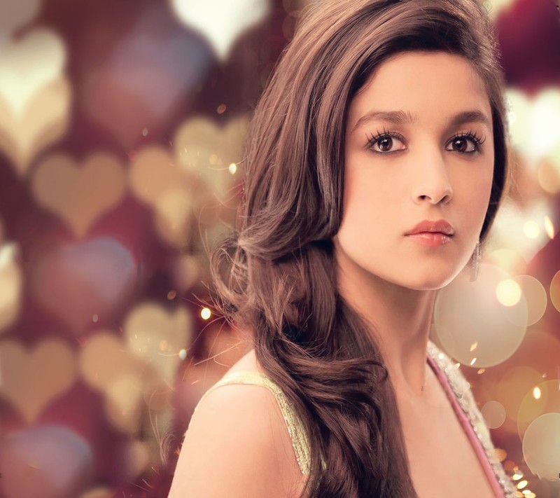 Крупный план женщины с длинными волосами в платье (алия бхатт, alia bhatt, милый, шоссе)