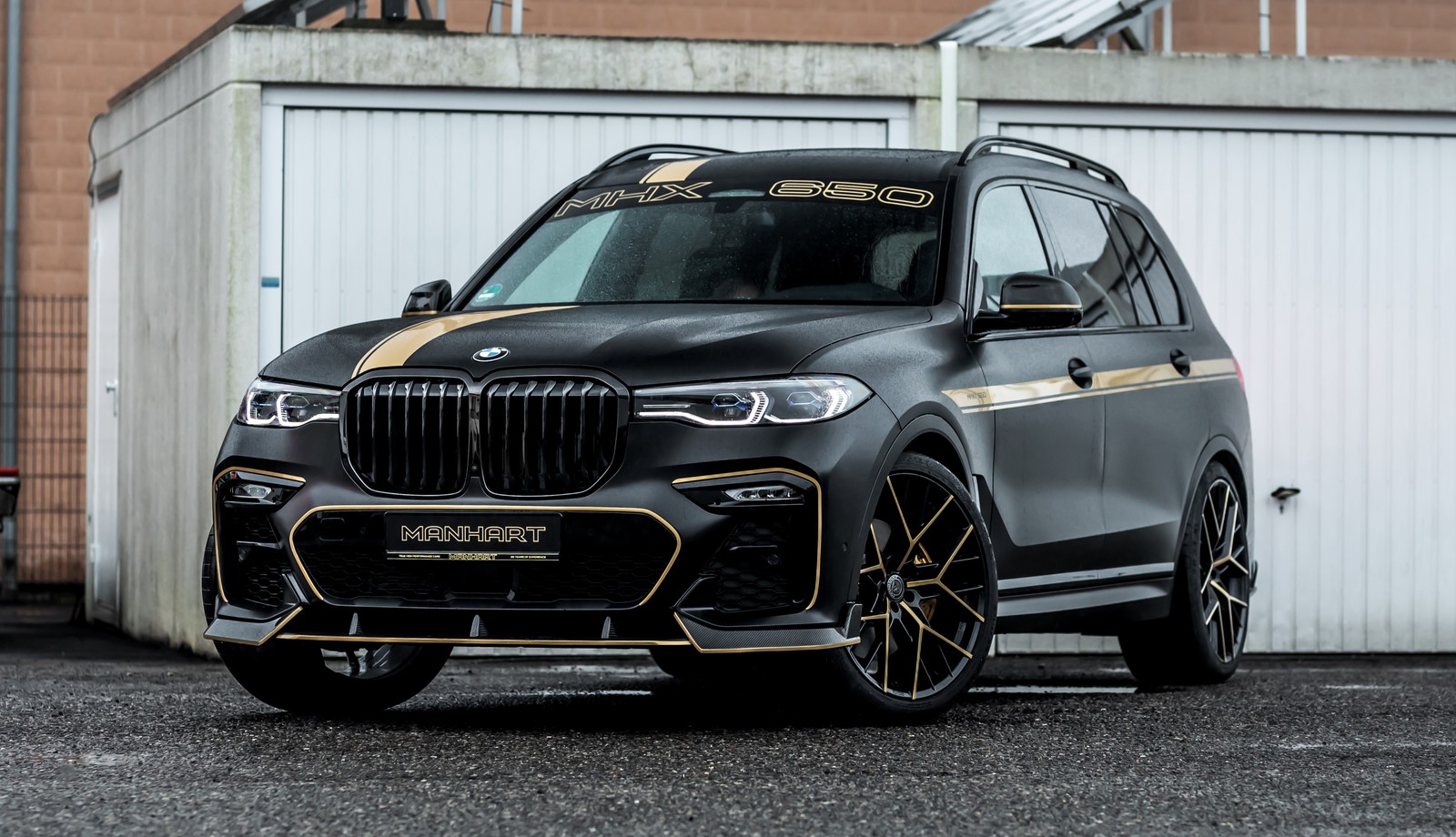 Bmw x5 m50i с золотым обертыванием (manhart mhx7 650, bmw x7 m50i, 5k, 2022, машины)