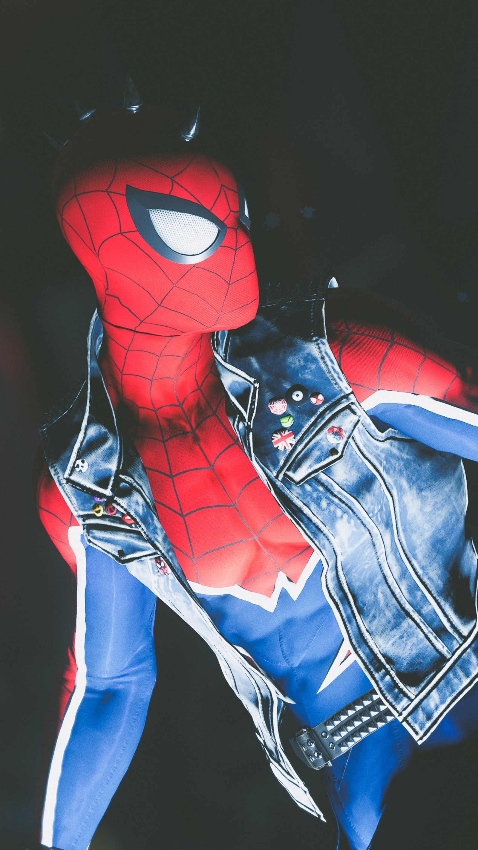 Spider-man en un traje azul y rojo sobre un fondo negro (spider man ps4, juegos)