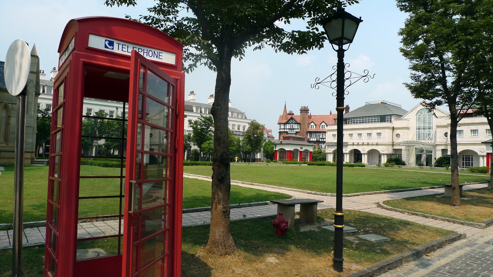 Lade themse, öffentlicher raum, baum, stadt, außenstruktur Hintergrund herunter