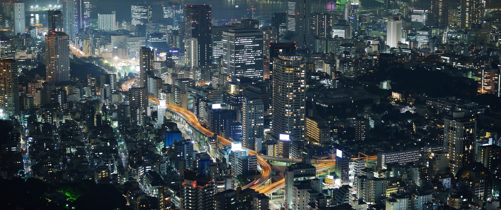 Вид города ночью с множеством огней (токио, tokyo, никон, nikon, городской пейзаж)