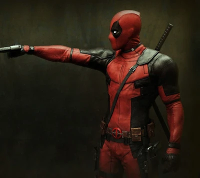 Deadpool en acción: icónico traje rojo y negro con armas desenfundadas