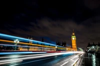 Big Ben iluminado y el Palacio de Westminster por la noche con reflejo en el río Támesis