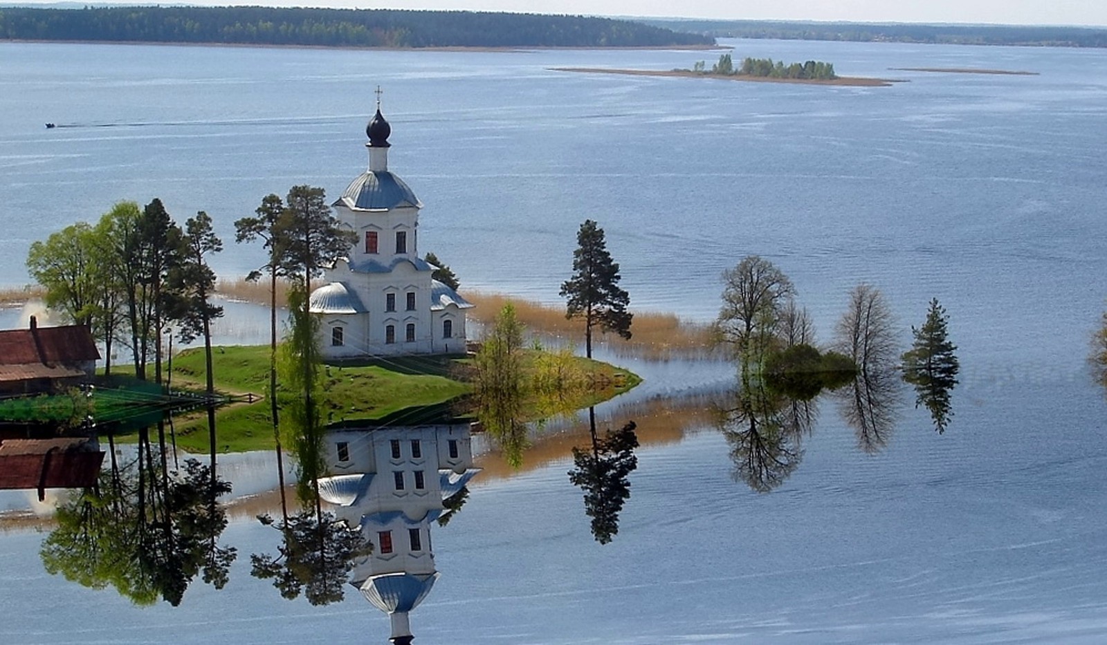 Arafed church on a small island in the middle of a lake (lake baikal, lake, water, reflection, tree)