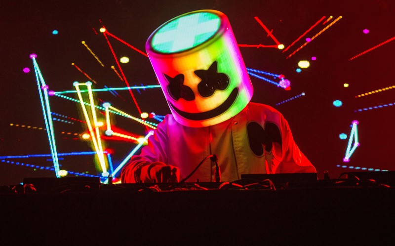 Арафед диджей в болоте (американский диджей, marshmello, живой концерт, музыка, обои 4k)