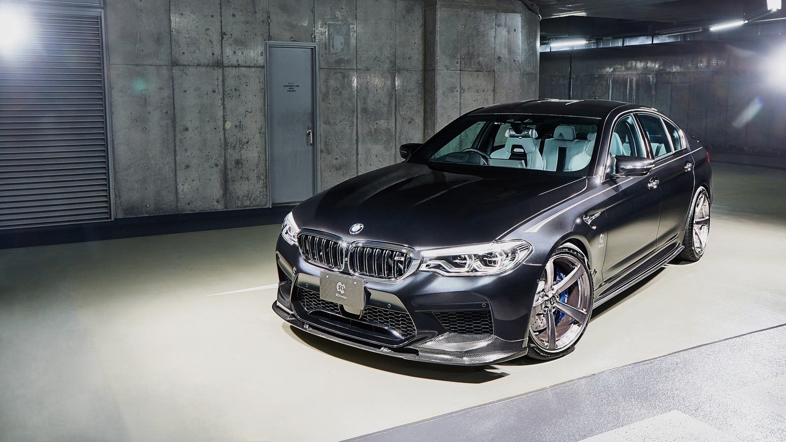 A close up of a bmw car parked in a parking garage (2018 bmw m5, bmw m5, cars, bmw, bmw m3)