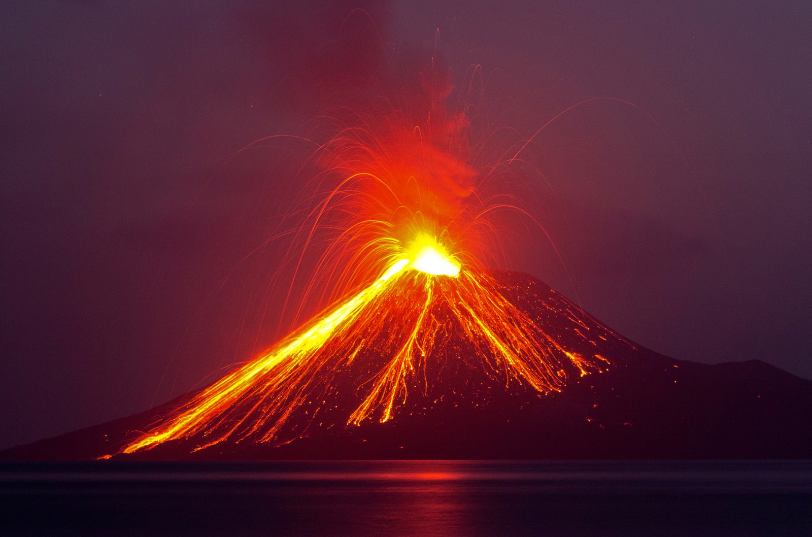 volcano, lava, types of volcanic eruptions, volcanic landform, stratovolcano wallpaper