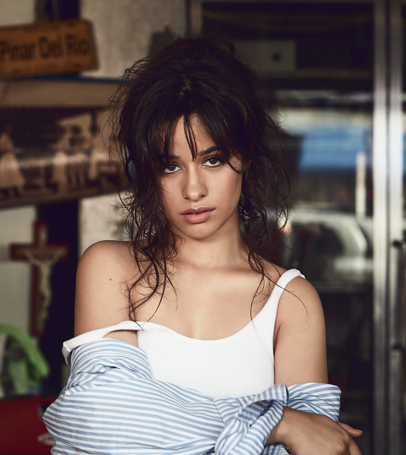 Mujer arafed con un top blanco y una camisa a rayas azul y blanca (camila cabello, señorita, cantante estadounidense, 5k, música)