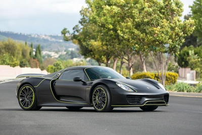 Porsche 918 Spyder: Элегантный гибридный суперкар, демонстрирующий передовой дизайн и производительность.