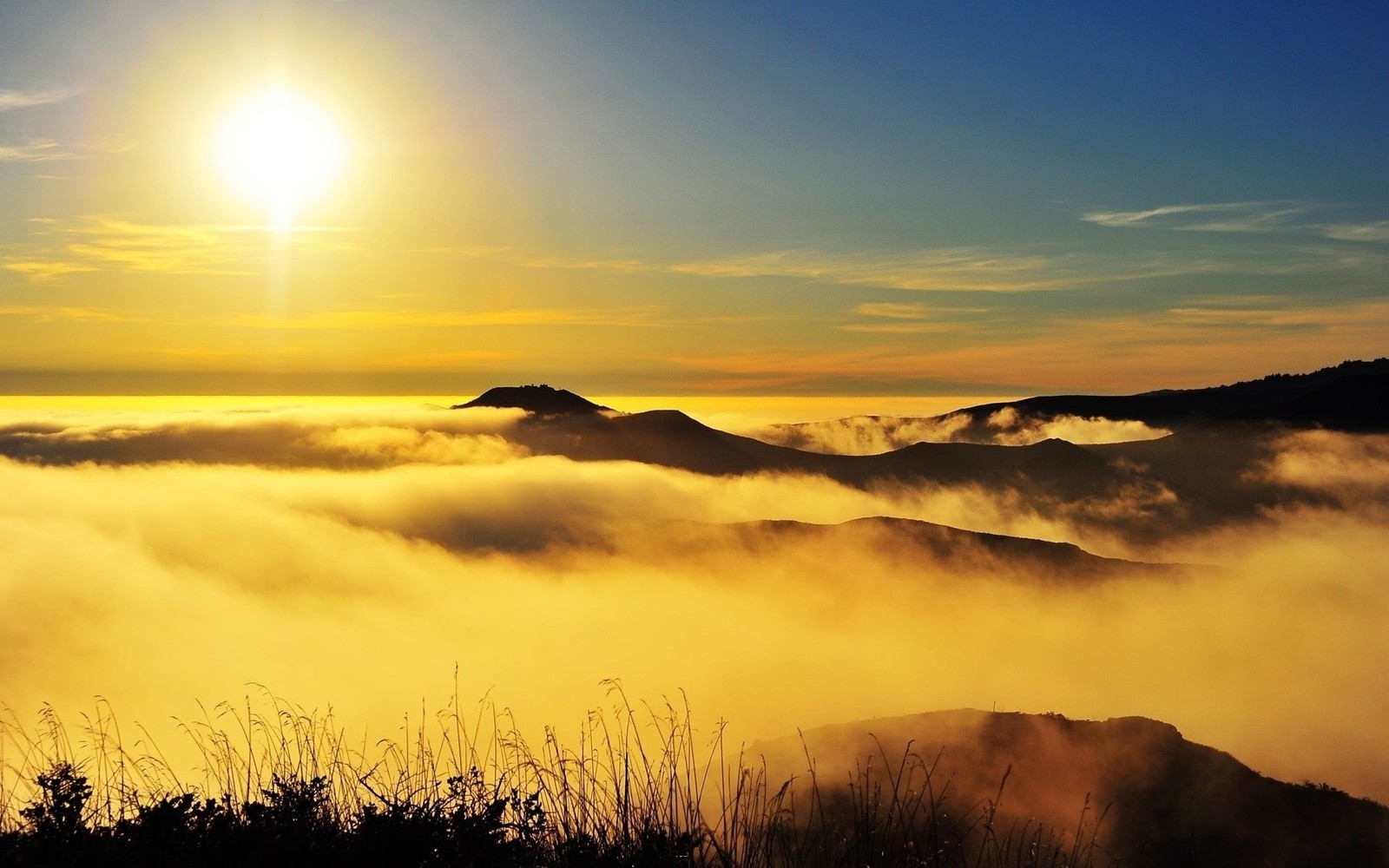 Arabische sicht auf eine bergkette mit sonnenuntergang (sonnenaufgang, morgen, wolke, atmosphäre, horizont)