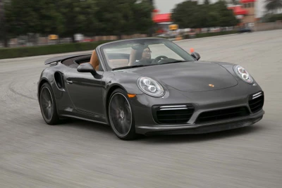 Porsche 911 GT2 Cabriolet in Aktion auf der Strecke.