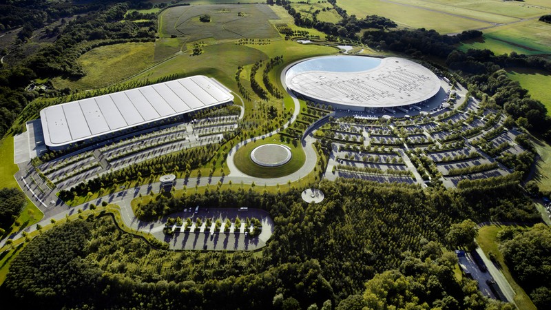 Аэроснимок кампуса apple в купертино, германия. (mclaren, офис, сарри, surrey, англия)