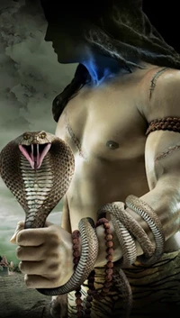 Une figure mystique avec des ornements de serpent, brandissant un cobra, sur un fond sombre et atmosphérique.