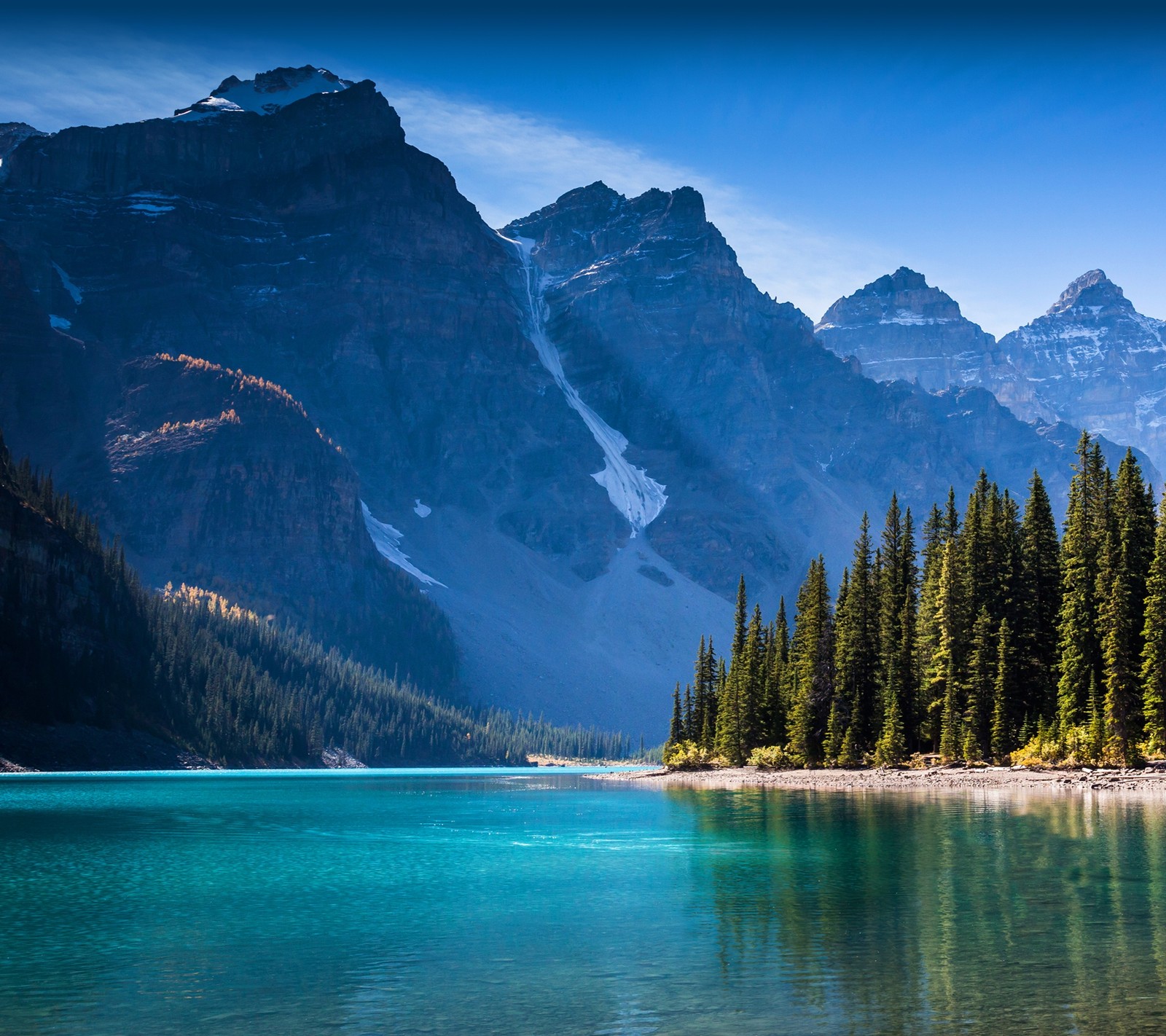 Mountains and trees line the shore of a lake in the mountains (active, galaxy, gs5, lake, mountain)