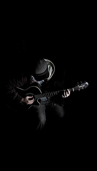 Guitarrista sombre em uma atmosfera escura