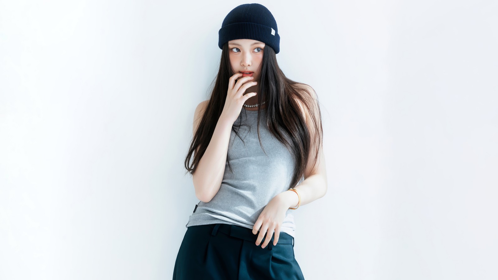 Arafed woman in a black hat and a gray tank top (hyein, 혜인, lee hye in, 이혜인, newjeans)