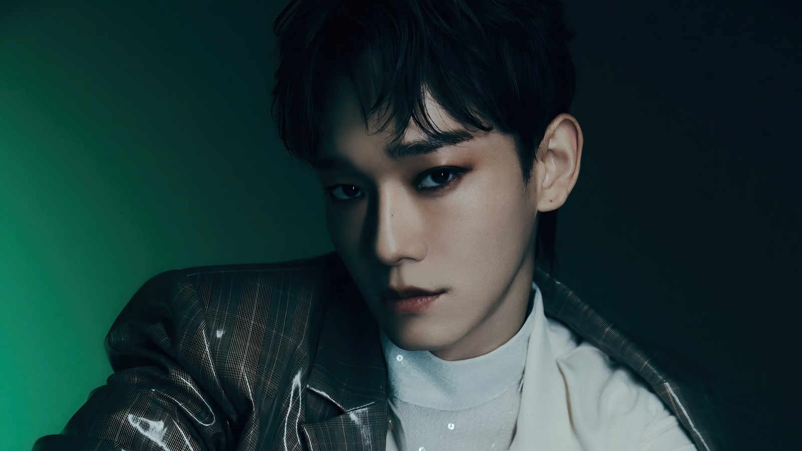 Un gros plan d'une personne portant une veste et une chemise blanche (chen, 첸, kim jong dae, 김종대, exo)