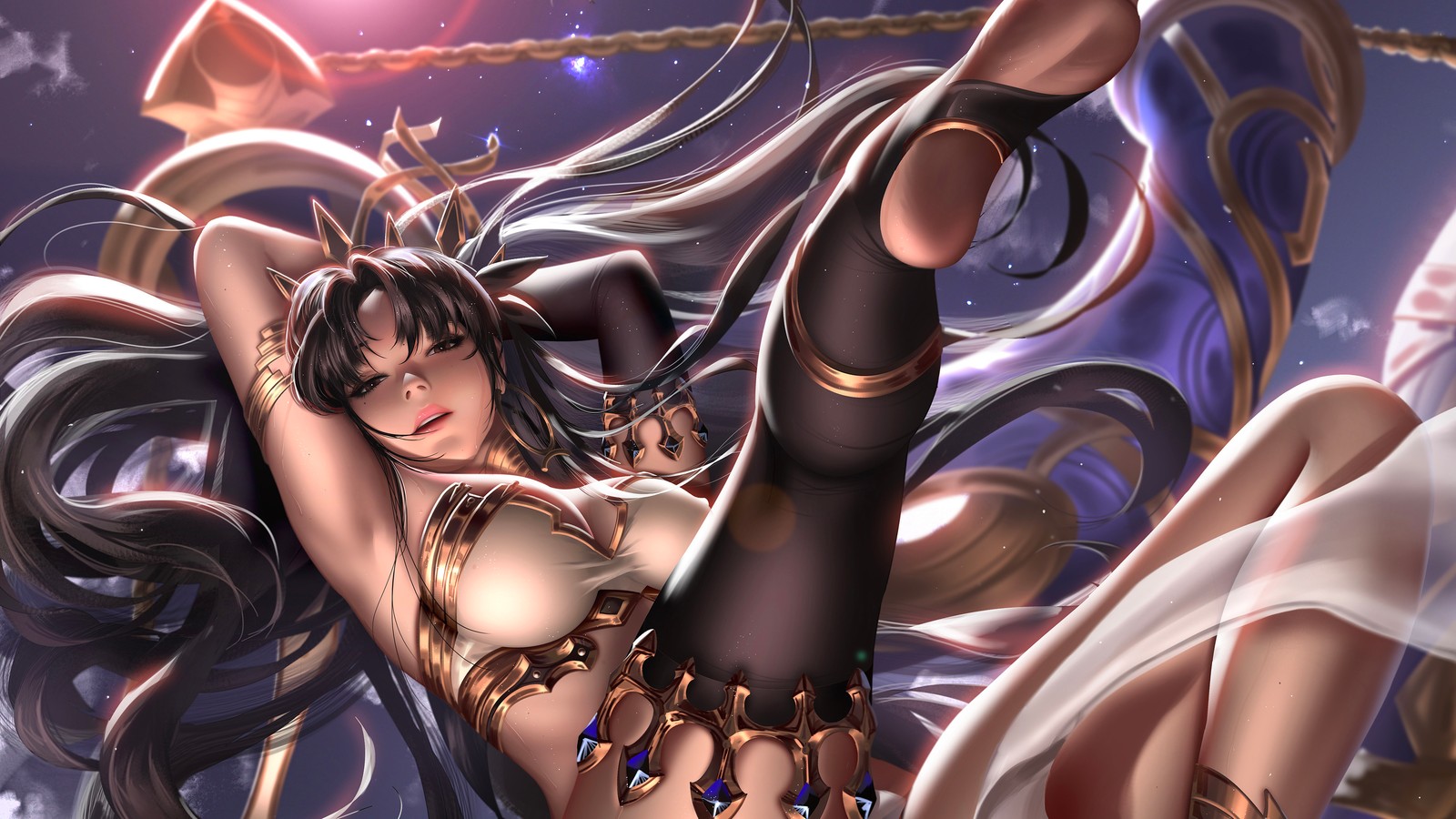 Une femme en haut de bikini et bas se repose sur un lit (ishtar, fategrand order, fate grand order, fgo, jeu vidéo)