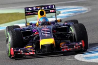 Red Bull Racing Formel 1 Auto in Aktion auf der Strecke