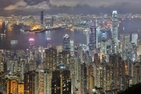 Céu noturno vibrante de Hong Kong: Uma paisagem urbana deslumbrante