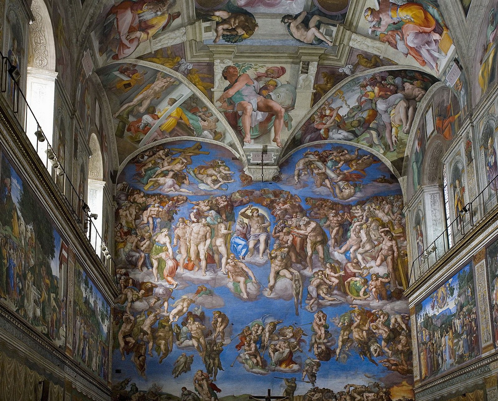 Arafed ceiling with a painting of the sisel and other paintings (italy, rome, sistine chapel, vatican museum)