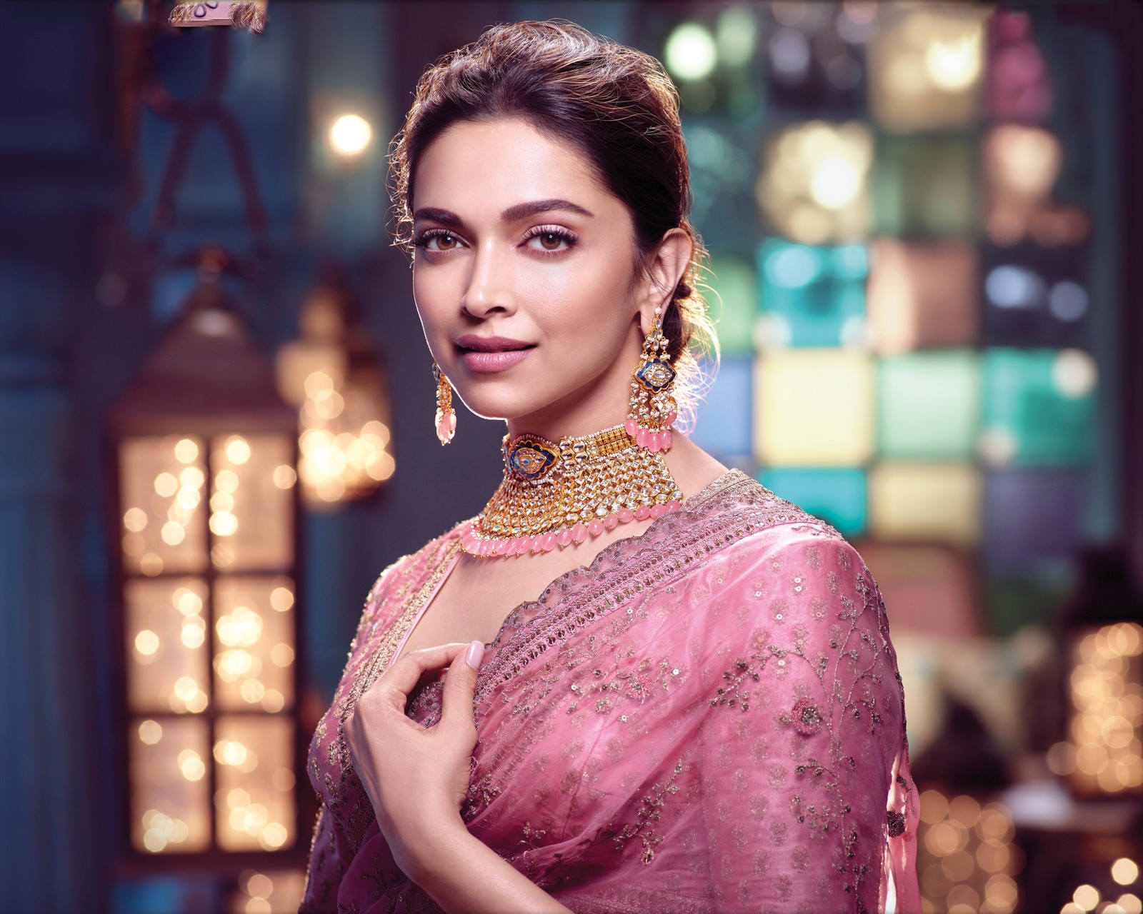 Ануша бхатия в розовом сари и золотых украшениях (дпика падуконе, deepika padukone, ювелирные изделия, индийская актриса, красивая актриса)