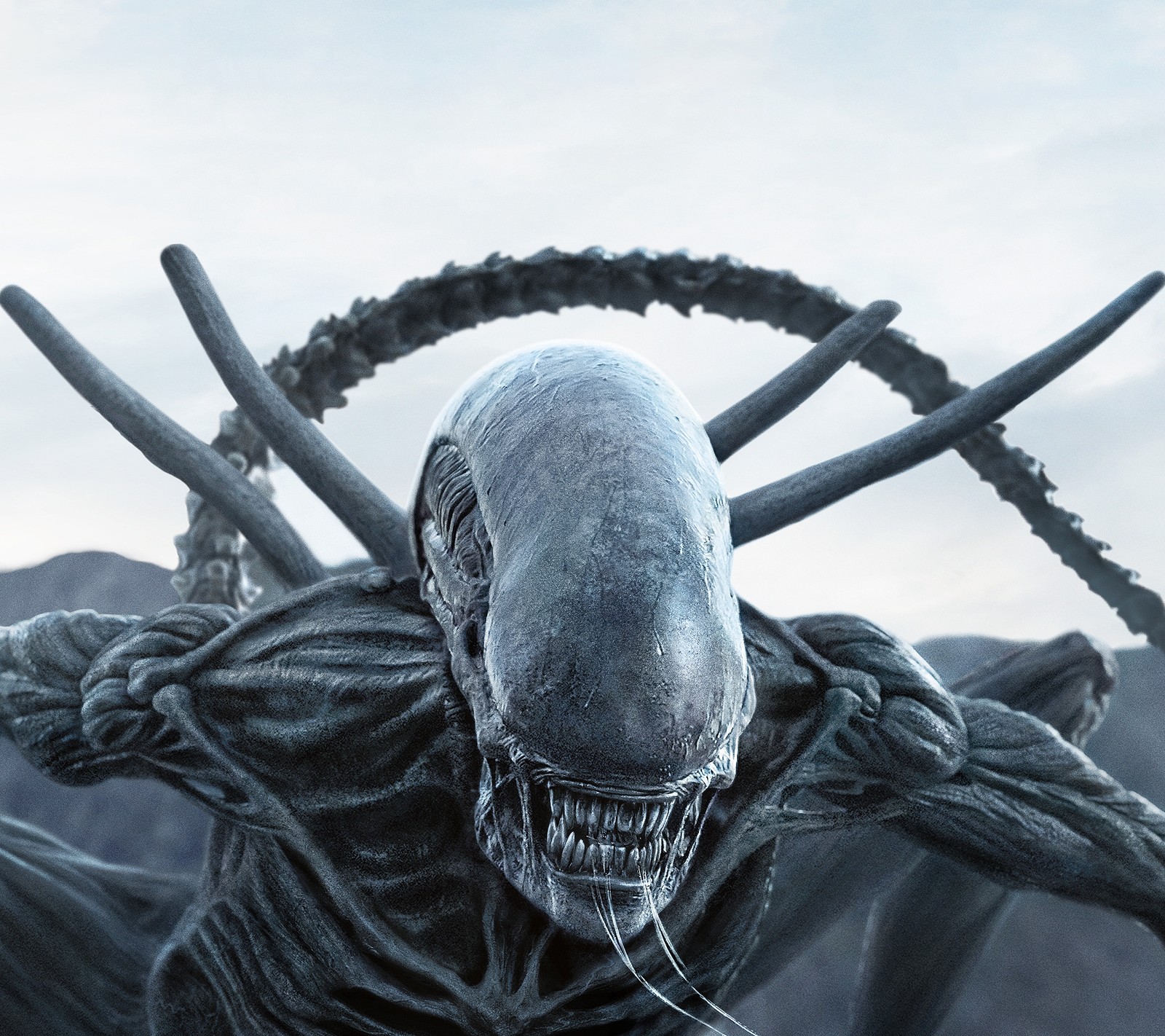 Alien with large horns and a huge head with a huge grin (alien, alien covenant, covenant, monster, movie)