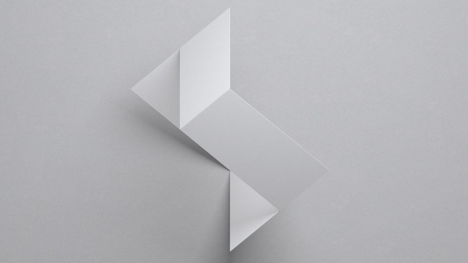 Un primer plano de un objeto de papel blanco doblado sobre una superficie gris (diseño de microsoft, microsoft design, origami, fondo blanco, fondo 3d)