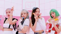 BLACKPINK отмечает лето яркими морожеными угощениями