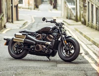 2021 Harley Davidson Sportster S: Una motocicleta cruiser audaz en un entorno urbano