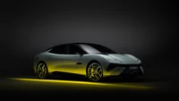 Lotus Emeya: 2024 Elektro-Hypercar in auffälliger dunkler Ästhetik