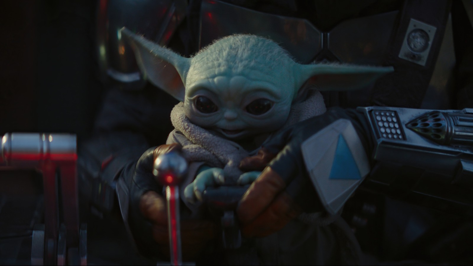 Младенец йода в костюме с пультом управления (малыш йода, baby yoda, мандалорец, сериал)