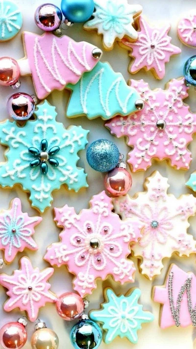 Galletas navideñas coloridas decoradas con copos de nieve y árboles de Navidad