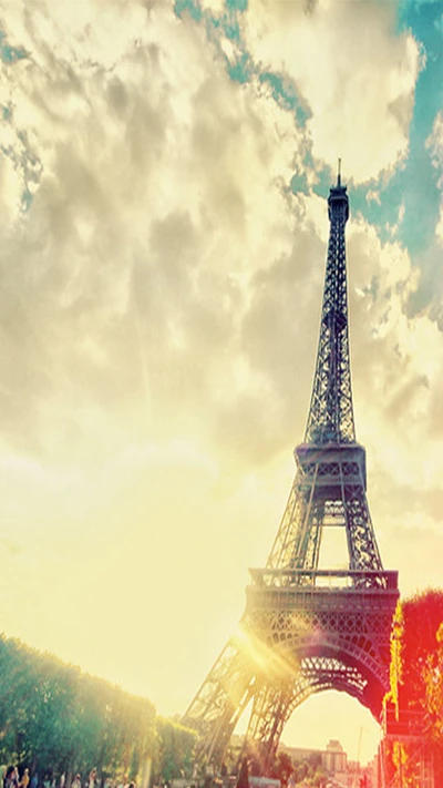 Vue du coucher de soleil de la Tour Eiffel à Paris