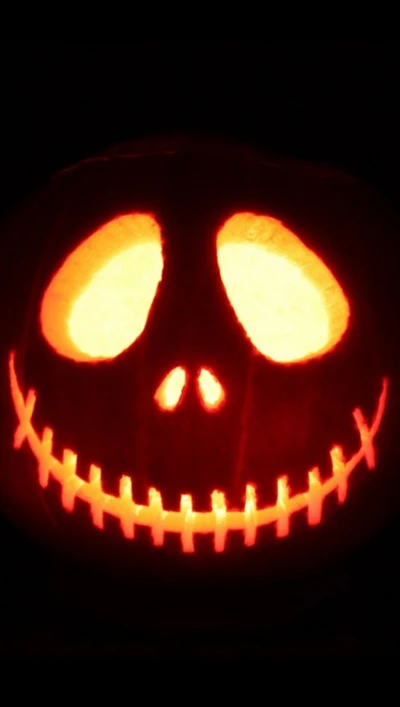 Jack-o'-Lantern, beleuchtet in der Nacht