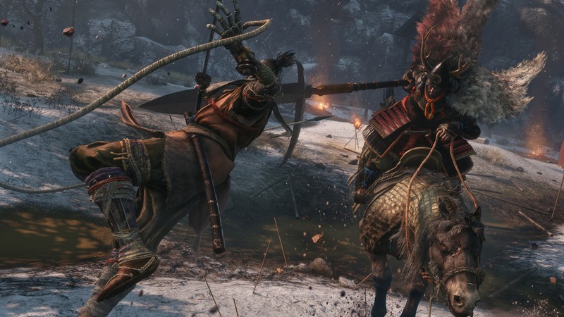 Два мужчины на лошадях с копьями в снежной местности (sekiro shadows die twice, видеоигра)