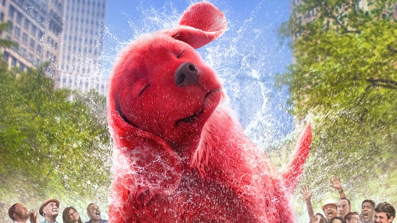 Жираф распыляет воду на толпу людей в городе (clifford the big red dog, 2021, фильм, постер)