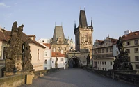 Ponte Carlos: Um vislumbre da arquitetura medieval e do charme histórico de Praga