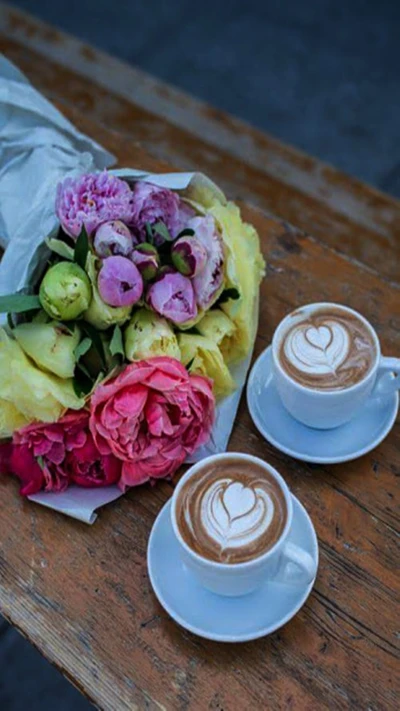 Café da manhã e romance floral