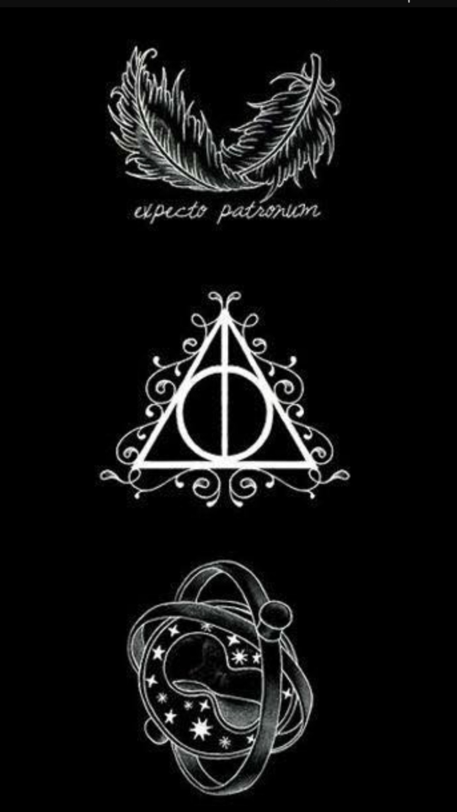 Ein schwarz-weiß-foto eines harry-potter-symbols (harry potter, hogwart)