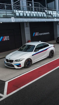 BMW M2 Купе: Производительность Настроенный Шедевр в Белом