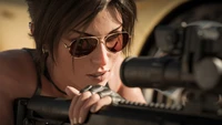 Lara Croft em ação: foco de sniper com rifle na aventura Tomb Raider