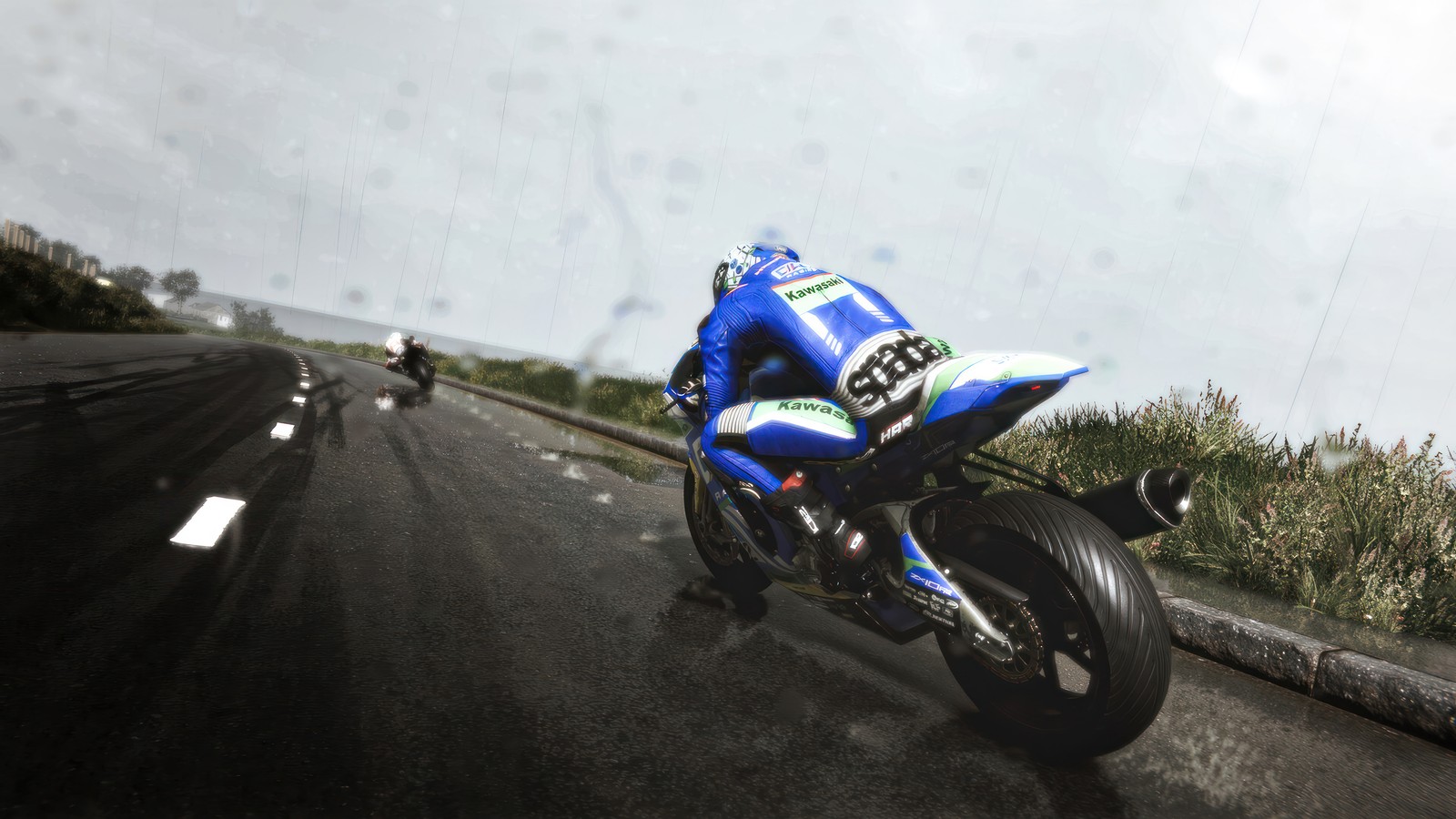 There is a man riding a motorcycle on a road in the rain (tt isle of man ride on the edge 3, video game, motorcycle, racing)