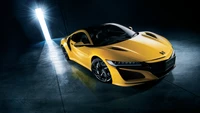 Elegante carro esportivo Honda amarelo em iluminação dramática