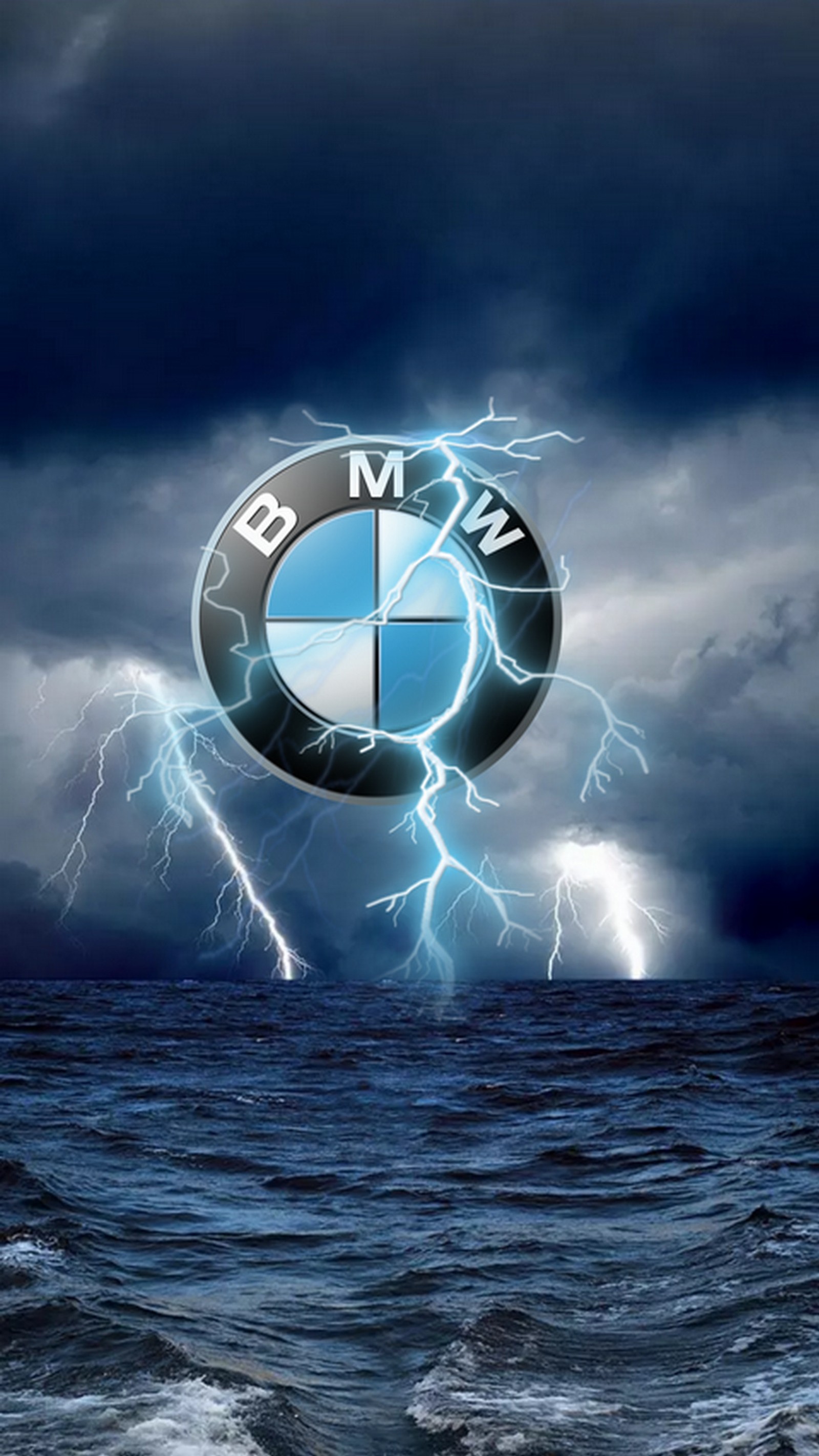 Logo de bmw con rayos y nubes de tormenta sobre él (bmw, logotipo)