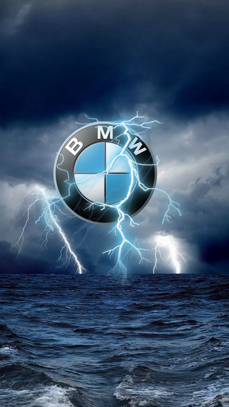 Логотип bmw с молнией и грозовыми облаками над ним (bmw, логотип)